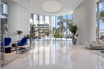 Comprar apartamento no Aston Martin Residences 1102