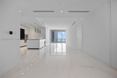 Comprar apartamento no Aston Martin Residences 1102