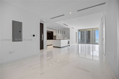 Comprar apartamento no Aston Martin Residences 1102