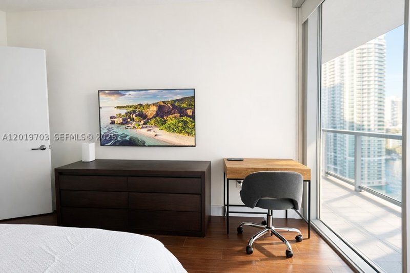 Apartment for rent at Avenue on Brickell 1050 Tower 2210