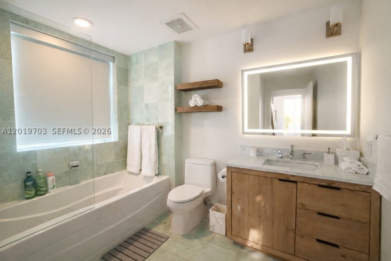Apartment for rent at Avenue on Brickell 1050 Tower 2210