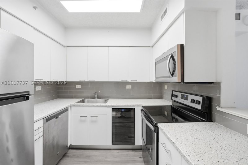 Condo for sale at Flamingo 666S