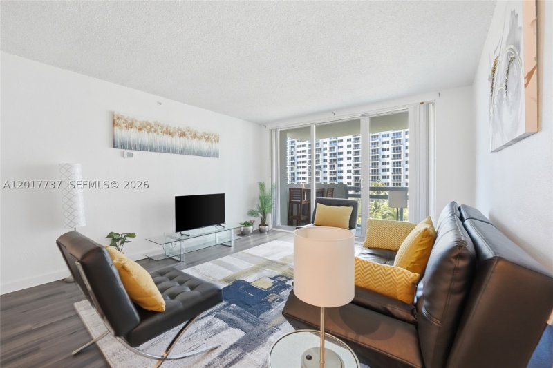 Condo for sale at Flamingo 666S