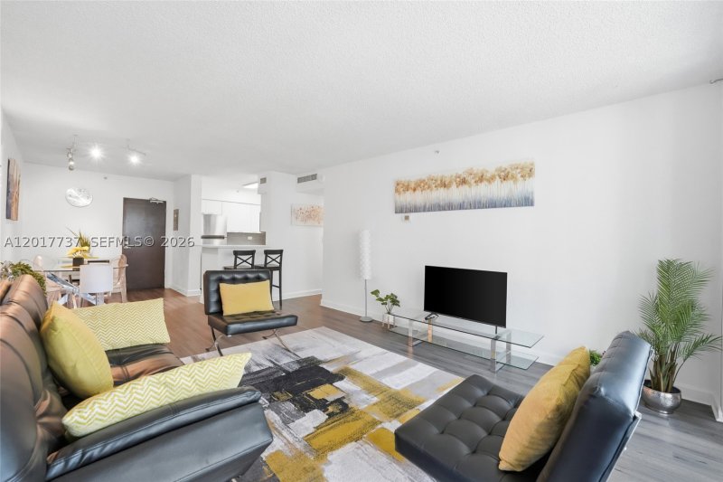 Condo for sale at Flamingo 666S