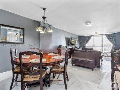 Comprar apartamento en Admirals Port Condos 2112E