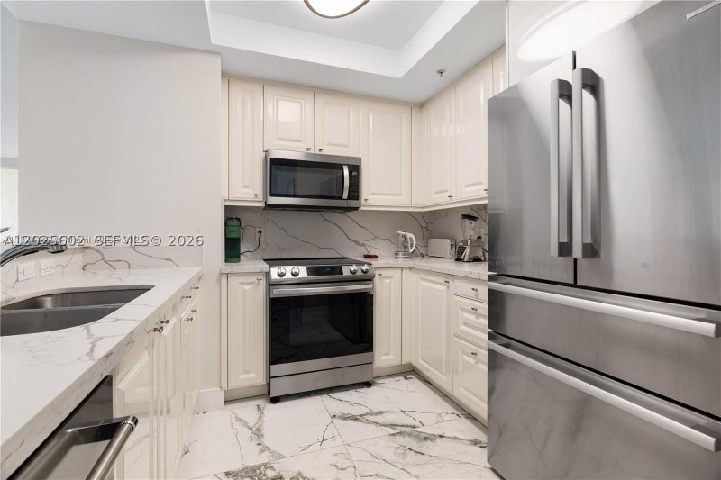 Apartment for rent at Ritz Carlton Coconut Grove 605