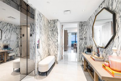 Comprar apartamento no Ritz Carlton Residences Sunny Isles 802