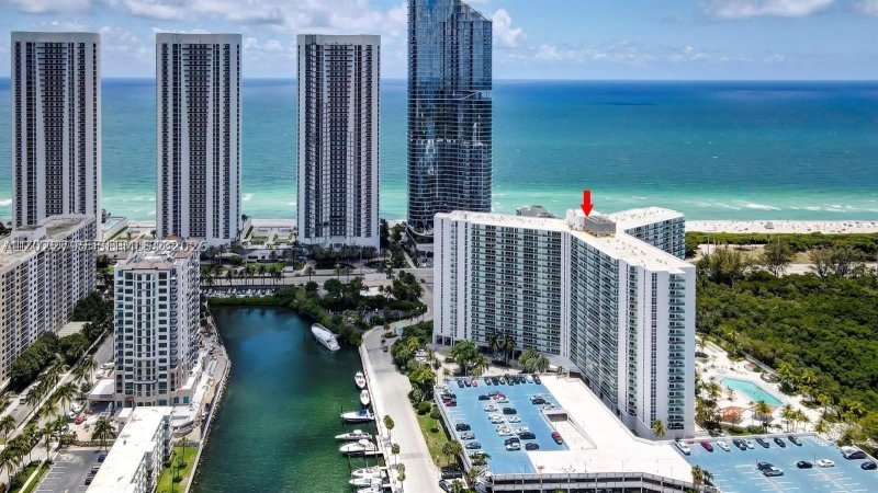 Condo for sale at Arlen House 208