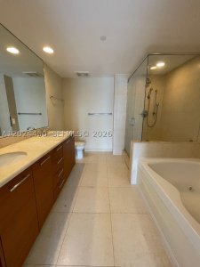 Comprar apartamento no 50 Biscayne 2401