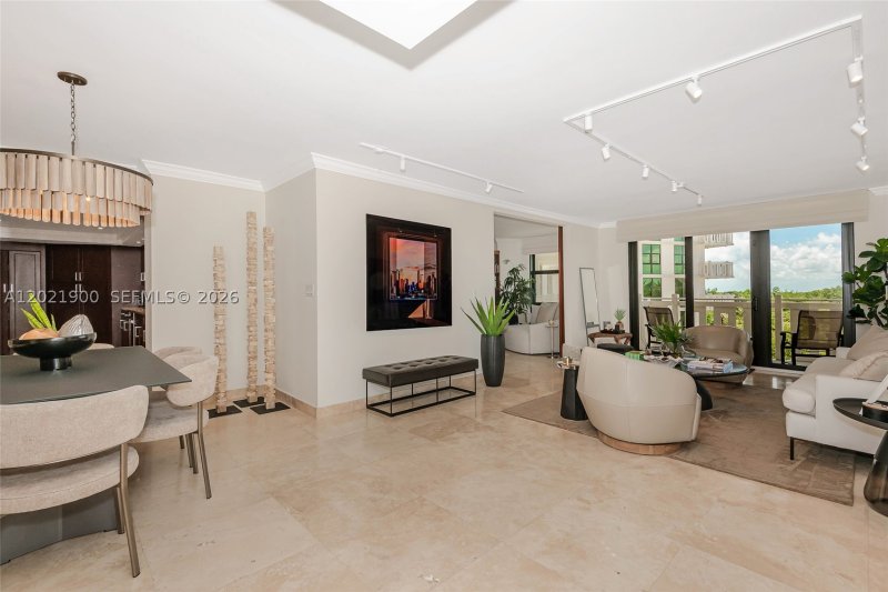 Condo for sale at Towers of Key Biscayne E405