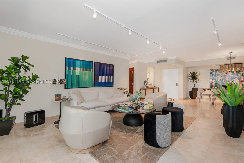 Condo for sale at Towers of Key Biscayne E405