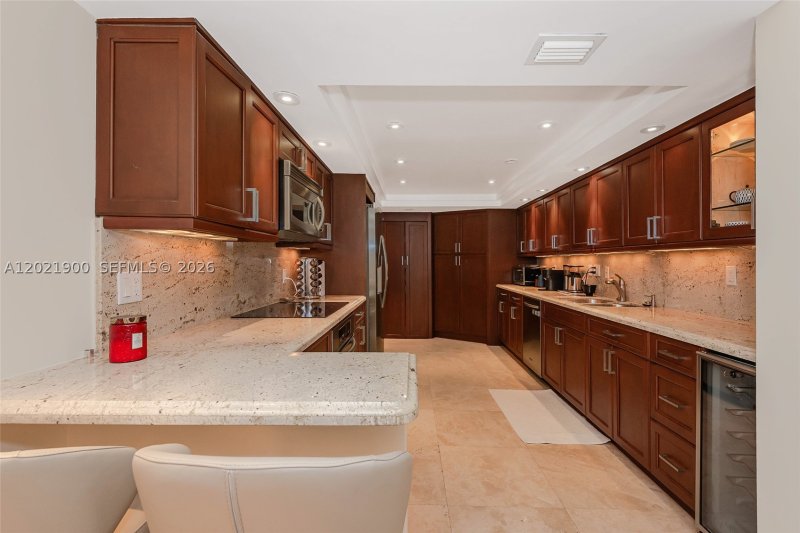 Condo for sale at Towers of Key Biscayne E405