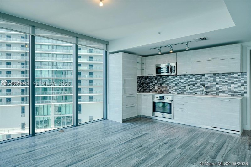 Apartment for rent at Paraiso Bay Miami 1208