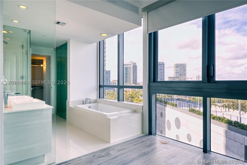 Apartment for rent at Paraiso Bay Miami 1208