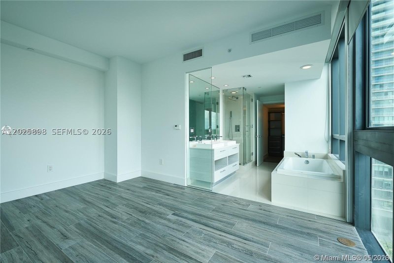 Apartment for rent at Paraiso Bay Miami 1208
