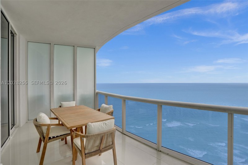 Condo for sale at Trump Tower Two 2807