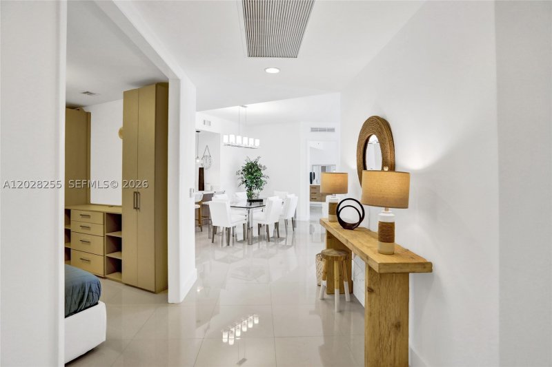 Condo for sale at Trump Tower Two 2807