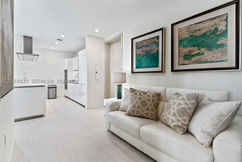 Apartment for rent at Brickell Flatiron PH6006