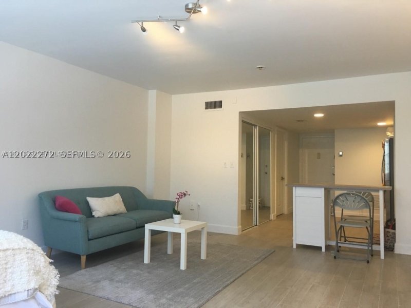 Comprar apartamento no Four Ambassadors 209