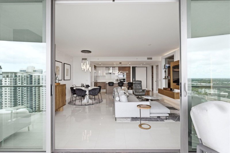 Condo for sale at 100 Las Olas 2802