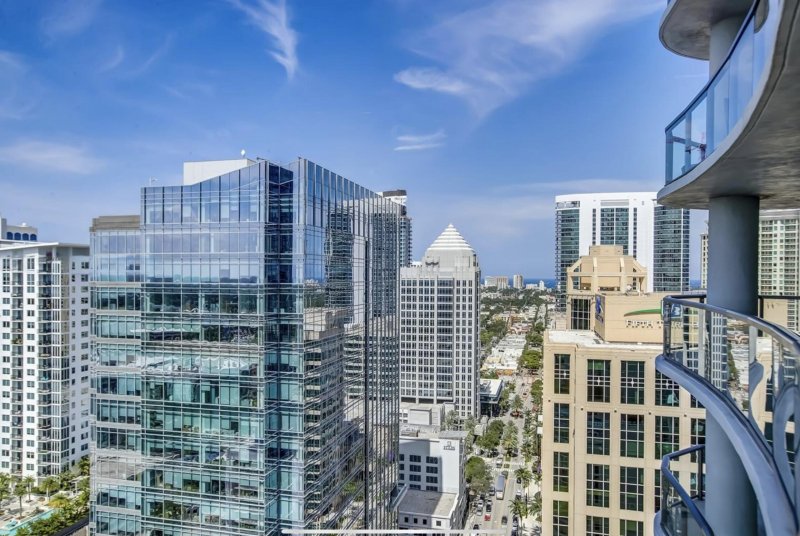 Condo for sale at 100 Las Olas 2802