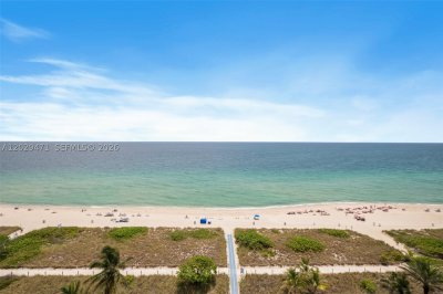 The Waves Condo Apt #1208
