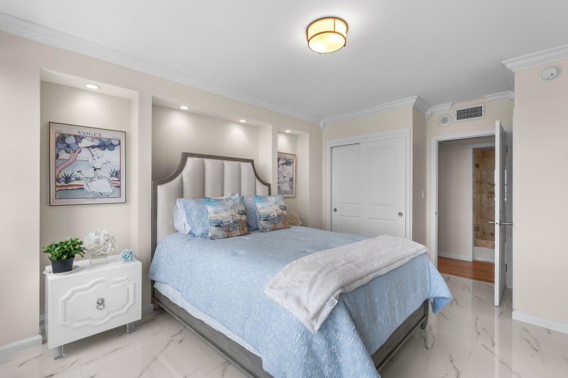 Condo for sale at Coral Ridge Towers North 806