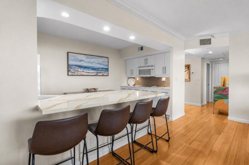 Condo for sale at Coral Ridge Towers North 806