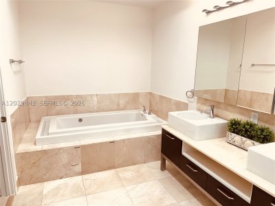 Aluguel de apartamento no Emerald Brickell TS206