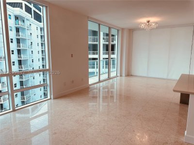 Aluguel de apartamento no Emerald Brickell TS206
