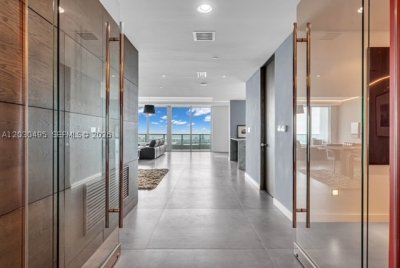 Comprar apartamento no 900 Biscayne PH6205