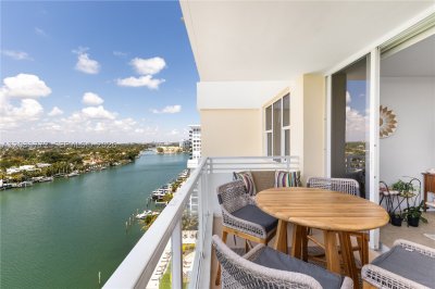 Aluguel de apartamento no 5600 Collins 14R