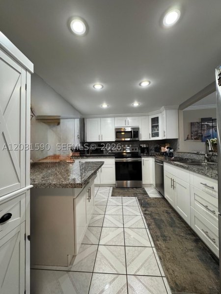 Apartment for rent at Hallmark of Hollywood 1816 (AVAILA