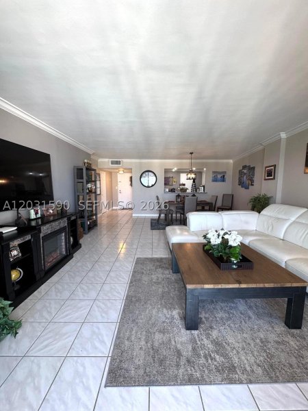 Apartment for rent at Hallmark of Hollywood 1816 (AVAILA