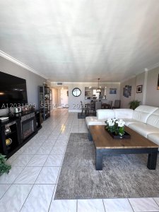 Aluguel de apartamento no Hallmark of Hollywood 1816 (AVAILA