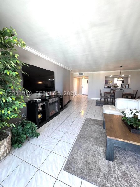 Apartment for rent at Hallmark of Hollywood 1816 (AVAILA