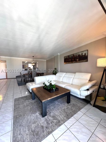 Apartment for rent at Hallmark of Hollywood 1816 (AVAILA