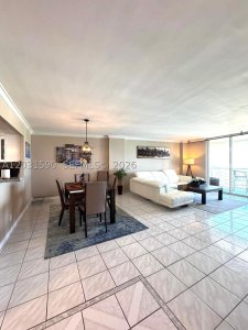 Aluguel de apartamento no Hallmark of Hollywood 1816 (AVAILA