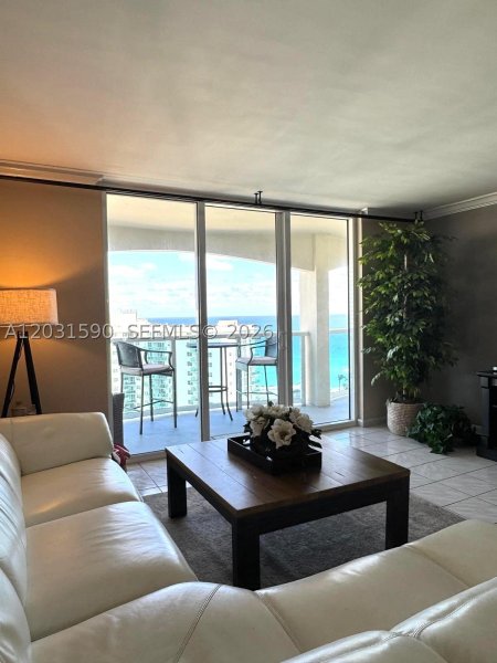 Apartment for rent at Hallmark of Hollywood 1816 (AVAILA