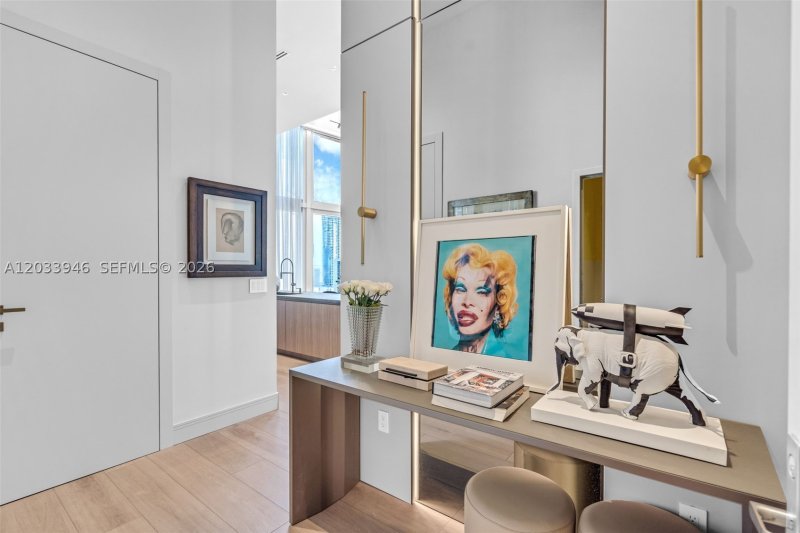 Condo for sale at Icon Brickell Tower I 2215