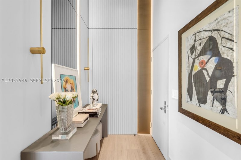 Condo for sale at Icon Brickell Tower I 2215