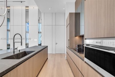 Comprar apartamento no Icon Brickell Tower I 2215