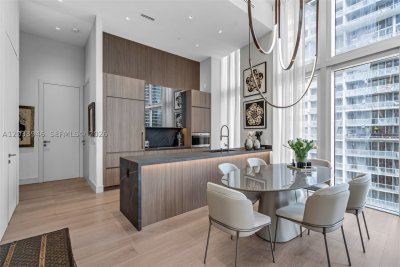 Comprar apartamento no Icon Brickell Tower I 2215