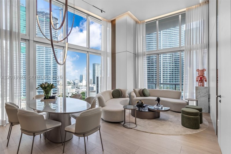 Condo for sale at Icon Brickell Tower I 2215