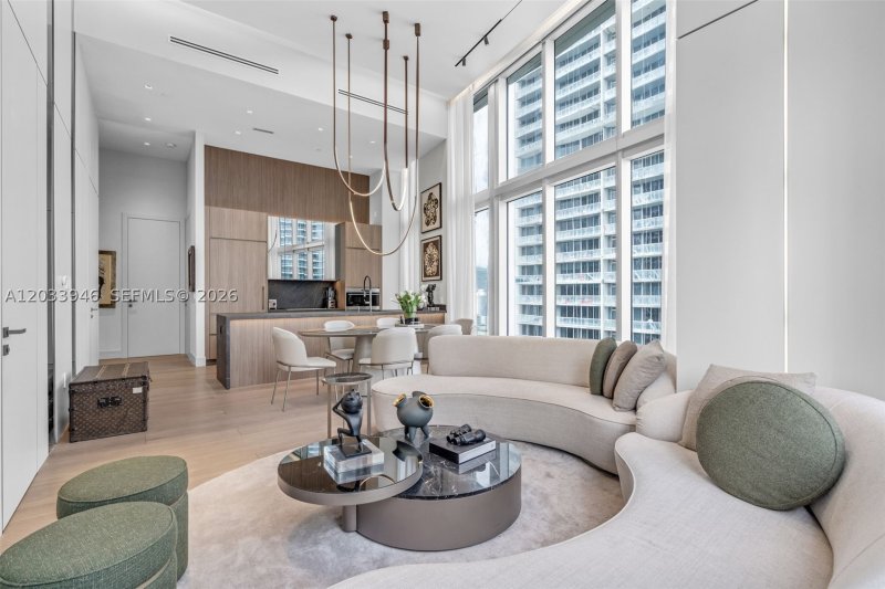 Condo for sale at Icon Brickell Tower I 2215