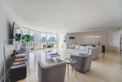 Aluguel de apartamento no Atlantic Three at The Point 702