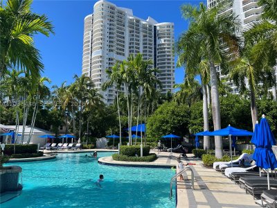 Aluguel de apartamento no Atlantic Three at The Point 702