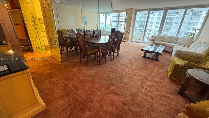 Condo for sale at Winston Towers 911