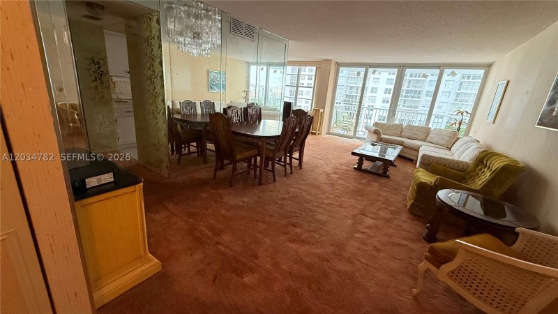 Condo for sale at Winston Towers 911