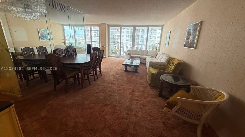 Condo for sale at Winston Towers 911